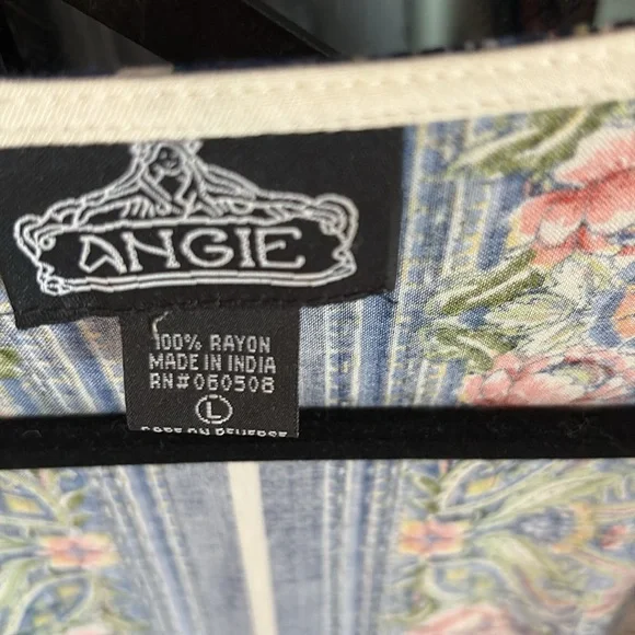 Angie Blue and Cream Floral Kimono - Picture 2 of 2